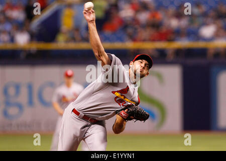 St. Petersburg, Florida, USA. 11. Juni, 2014.St. Louis Cardinals ab Krug Michael Wacha (52) wirft im ersten Inning von den St. Louis Cardinals gegen die Tampa Bay Rays im Tropicana Field auf Mittwoch, 11. Juni 2014. © ZUMA Press, Inc/Alamy Live News Stockfoto