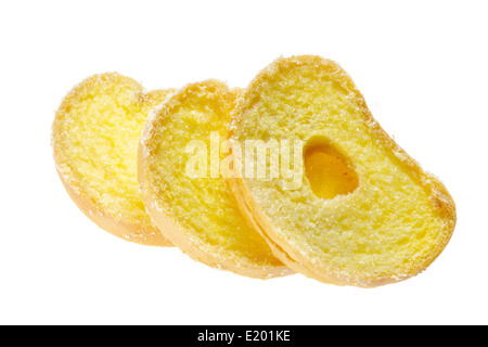 Gebackenes Brot mit Butter und bestreut mit Zucker auf weißem Hintergrund. Stockfoto