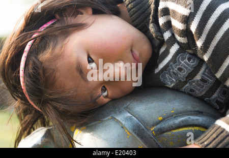 Kathmandu Nepal Nepali Kind posiert für die Kamera. Nayapati östlichen Kathmandu 1 Stockfoto
