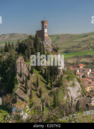 Torre Orologio Clocktower, auf Felsen über der Stadt, Brisighella, Emilia-Romagna, Italien Stockfoto