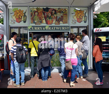 Bio-Currywurst und Bratwurst Garküche, Berlin, Deutschland Stockfoto