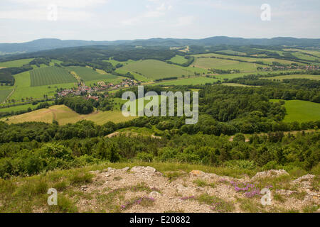 Blick vom Mt Großer Hörselberg gegenüber der Thüringer Wald, in der Nähe von Eisenach, Thüringen, Deutschland Stockfoto