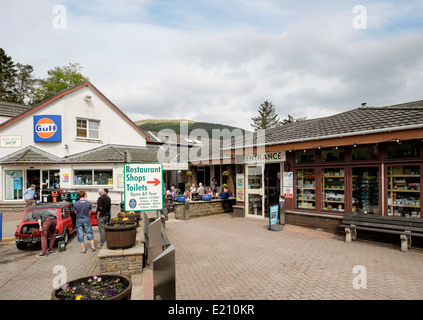 Die grüne Welly Stop Shop, Café und Tankstelle in touristischen Ortschaft Tyndrum, Stirlingshire, Schottland, Großbritannien Stockfoto