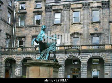 Alexander und Bucephalus durch John Steell befindet sich vor Edinburgh City Chambers. Gegossen Sie 1832 modelliert, in Bronze 1883. Stockfoto