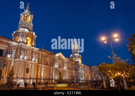 Peru, Arequipa Provinz, Arequipa, Altstadt Weltkulturerbe der UNESCO, Plaza de Armas und seine Bögen Stockfoto