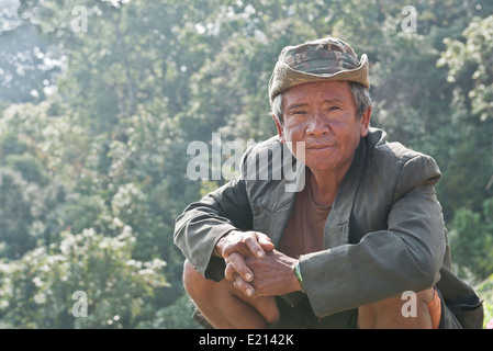 Applying Nepali Mann im Himalaya-Gebirge in Nepal Stockfoto