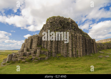 Dverghamrar Meer erodiert basaltische Säulen, Südisland. Stockfoto