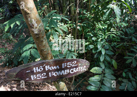 Eine B52 Bombentrichter zu den Cu Chi Tunneln in Ho-Chi-Minh-Stadt, Vietnam. Stockfoto