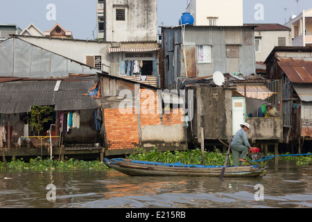 Das Mekong-Delta ist eine wässrige Landschaft von grünen Wiesen und verträumte Dörfer, die Bewohner freundlich und einladend für Touristen. Stockfoto