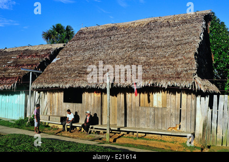 Traditionelles Haus in Industria - DURCHGESCHWITZT. Abteilung von Loreto. Peru Stockfoto