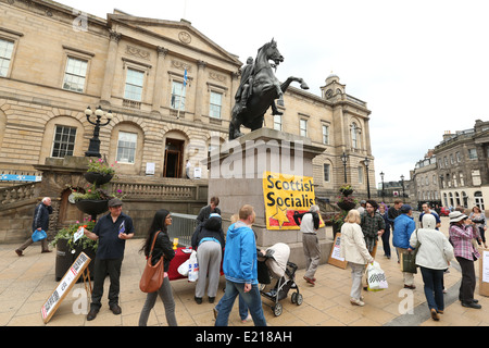 Bild aus einer Scottish Socialist Party-Kampagne für ein ja an der Princes Street in Edinburgh, Schottland Stockfoto