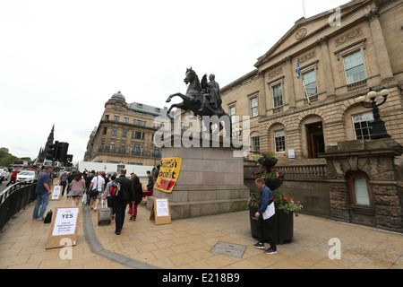 Bild aus einer Scottish Socialist Party-Kampagne für ein ja an der Princes Street in Edinburgh, Schottland Stockfoto