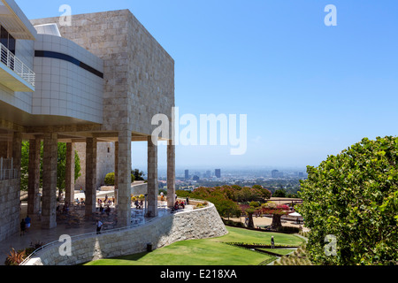 Das Getty Center Museumskomplex auf einem Hügel über der Stadt von Los Angeles, Brentwood, Los Angeles, Kalifornien, USA Stockfoto