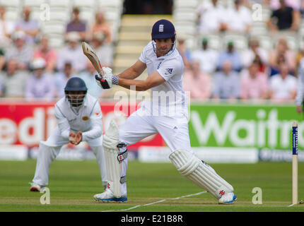 London, UK. 12. Juni 2014. Alastair Cook von England Wimper am Testspiel Investec 1. Tag einer zwischen England und Sri Lanka an Lords Cricket Ground, am 12. Juni 2014 in London, England. Bildnachweis: Mitchell Gunn/ESPA/Alamy Live-Nachrichten Stockfoto