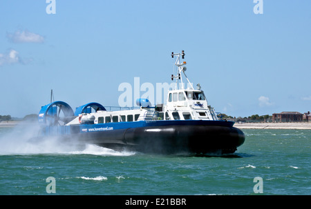 Ein Hover-Handwerk, die Rückkehr von Isle Of Wight in Portsmouth Stockfoto