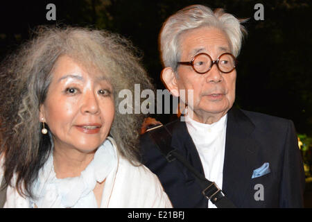 Tokio, Japan. 12. Juni 2014. Japanische Literatur Nobelpreisträger Kenzaburo Oe hält eine Rede im "nationalen Signature, Präsentation treffen, nicht um Sie kämpfen lassen '' in Tokio 12. Juni 2014. Bildnachweis: Hitoshi Yamada/NurPhoto/ZUMAPRESS.com/Alamy Live-Nachrichten Stockfoto