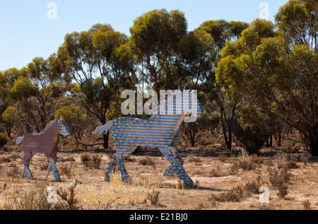 Zinn Pferde auf dem Zinn Pferd Highway in Westaustralien Stockfoto