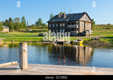 Russland, Dorf auf der Insel Kischi Stockfoto