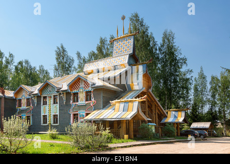 Russland, traditionelles Haus in Mandrogy Dorf Stockfoto