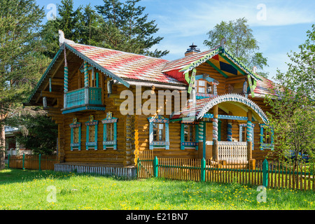 Russland, traditionelles Haus in Mandrogy Dorf Stockfoto