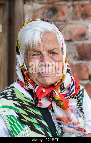 Alte Frau, Goritsy, Russland Stockfoto