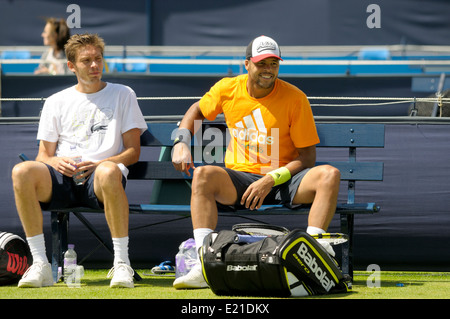 Nicolas Mahut (Frankreich) und Jo-Wilfried Tsonga (Frankreich) auf die Praxis Gerichte im Queens Club, London, 2014 Stockfoto