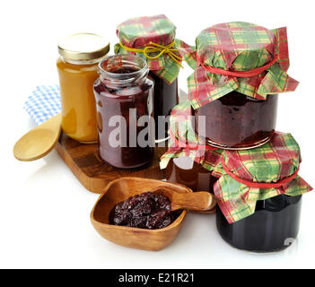 Marmelade In die Gläser Stockfoto