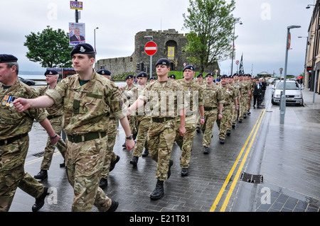 Soldaten aus dem Norden irische Pferd Regiment auf der Parade in Carrickfergus Stockfoto