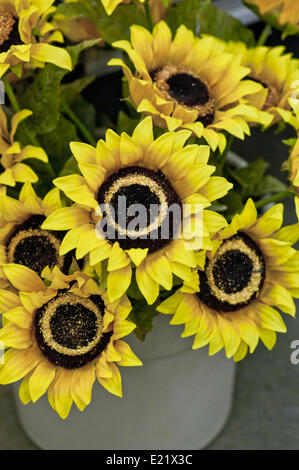 künstliche Sonnenblumen Stockfoto