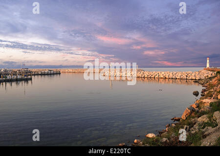 Sonnenuntergang am Yachthafen Stockfoto