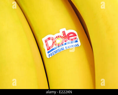 Bananen mit Dole-Logo Stockfoto