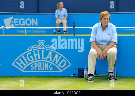 Weiblichen Linienrichter an der Aegon Tennis Championships, Queens Club, London, June10th 2014. Stockfoto