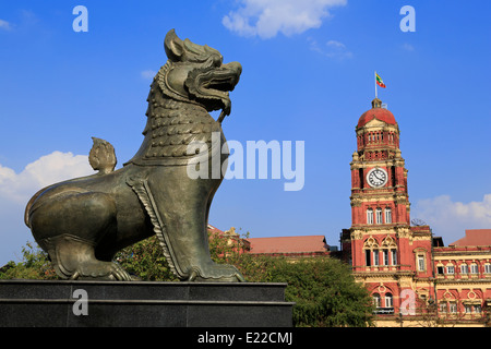 Mahabandoola Statue in Peoples Square, Yangon (Rangoon), Myanmar (Burma), Asien Stockfoto