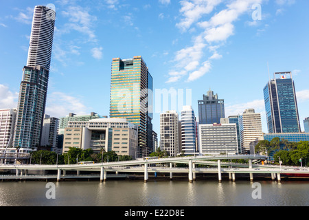 Brisbane Australien CBD, Victoria Bridge, Southbank, Skyline der Stadt, Wolkenkratzer, Gebäude, Meriton Infinity Tower, Pacific Motorway, M3, Brisbane River, AU140314 Stockfoto