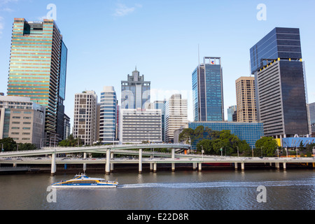 Brisbane Australien CBD, Victoria Bridge, Southbank, Skyline der Stadt, Wolkenkratzer, Gebäude, CityCat, CityFerries, Fähre, Boot, Pacific Motorway, M3, Brisbane River, Stockfoto