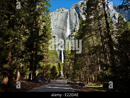 Kalifornien - Upper und Lower Yosemite Falls im Yosemite National Park. Stockfoto