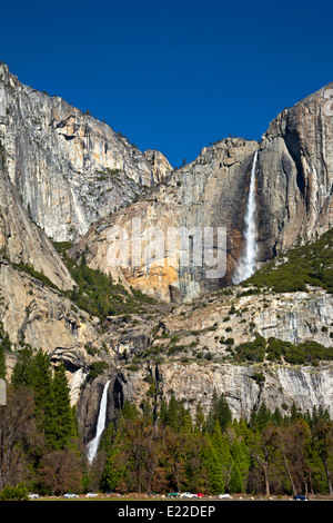 Kalifornien - Upper und Lower Yosemite Falls im Yosemite National Park. Stockfoto