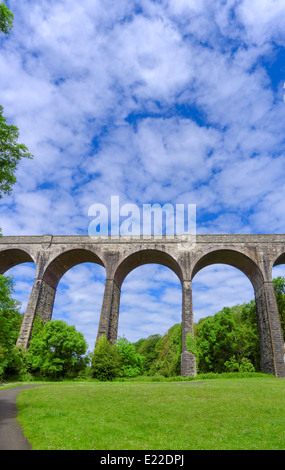 The13 span viktorianischen Eisenbahnviadukt auf dem Gelände des Porthkerry Country Park Barry Vale von Glamorgan South Wales Stockfoto