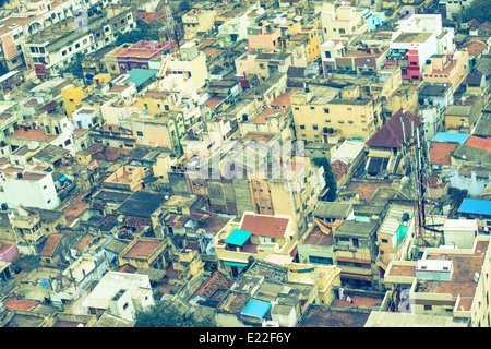 Vintage-Retro-Stil-Image der bunten Häuser in überfüllten indische Stadt Trichy, Indien, Tamil Nadu Stockfoto