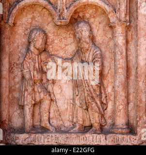 Christus Durchführung Werke der Barmherzigkeit Erleichterung über das Baptisterium von Benedetto Antelami, Parma, Emilia Romagna, Italien Stockfoto