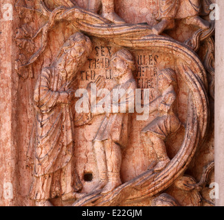 Christus Durchführung Werke der Barmherzigkeit Erleichterung über das Baptisterium von Benedetto Antelami, Parma, Emilia Romagna, Italien Stockfoto