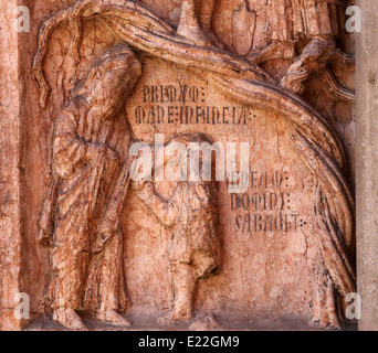 Christus Durchführung Werke der Barmherzigkeit Erleichterung über das Baptisterium von Benedetto Antelami, Parma, Emilia Romagna, Italien Stockfoto