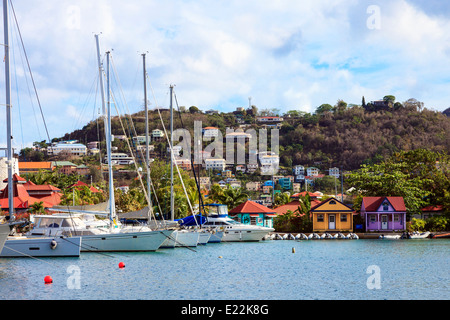 Yachten und beherbergt in der Marina von Port Louis, in der Lagune am Hafen von St. George, St. George, Grenada, West Indies Stockfoto