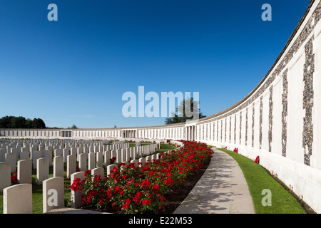 Tyne Cot Welt ein Soldatenfriedhof, der größten britischen Soldatenfriedhof in der Welt. in der Nähe von Ypern, Flandern, Zonnebeke, Belgien Stockfoto