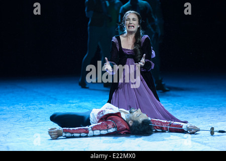English National Ballet, die Durchführung von Derek Dean Romeo & Julia in der Royal Albert Hall, London Stockfoto