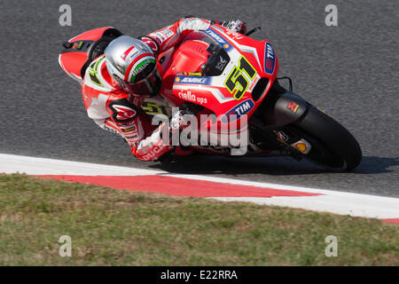 Barcelona, Katalonien, Spanien. 13. Juni 2014. Grand Prix-Monster Energy von Katalonien. Michele Pirro (ITA) Ducati Team Fahrer in Aktion während dem freien Training der MotoGP in die Grand Prix Monster Energy von Katalonien von Circuito de Montmelo. Bildnachweis: Action Plus Sport Bilder/Alamy Live News Stockfoto