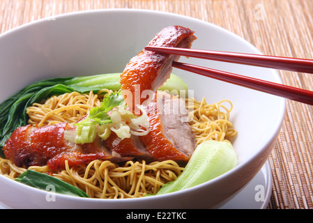 Chinesische Peking-Ente Fleisch Nudelsuppe Stockfoto