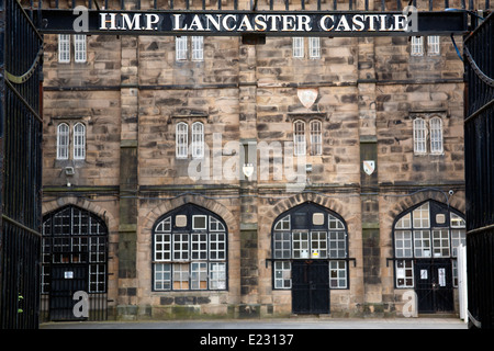 Ortseingangsschild nach ihrer Majestät Gefängnis Lancaster Castle, Castle Park Lancashire England UK Stockfoto