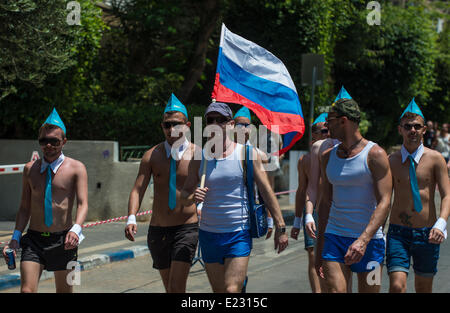 Tel Aviv, Israel. 13. Juni 2014. Menschen besuchen die jährliche gay-Pride-Parade in Tel Aviv, Israel, am 13. Juni 2014. © Li Rui/Xinhua/Alamy Live-Nachrichten Stockfoto