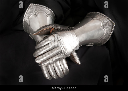 Ritter Metall Handschuh. Element-Schutzpanzer Stockfoto